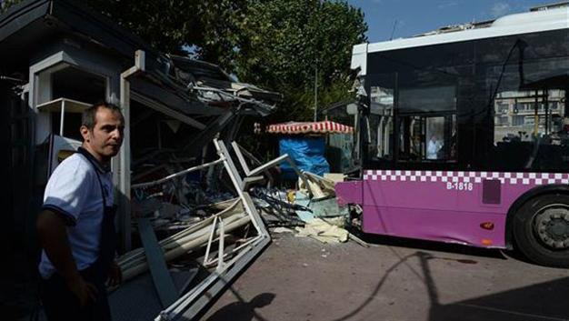 VIDEO: 18 injured after Istanbul public bus crashes on ferry docks