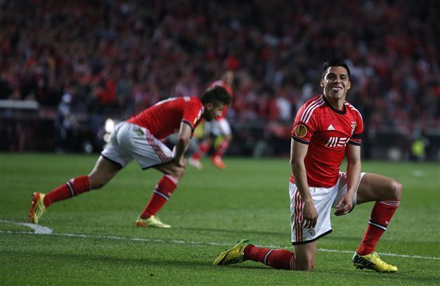 Benfica, Sevilla strike first