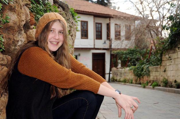 Prosecutor uses PKK evidence against ‘girl with red foulard, lawyers cry foul