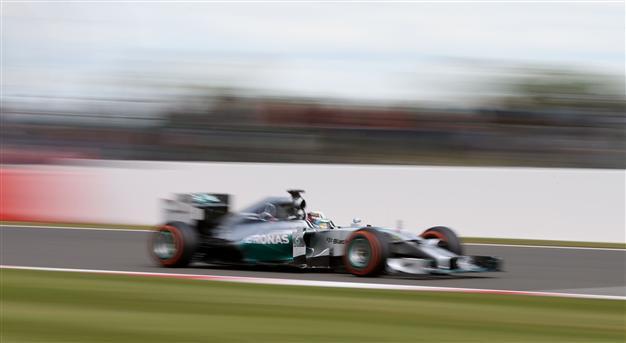 Mercedes braced for Rosberg, Hamilton dogfight