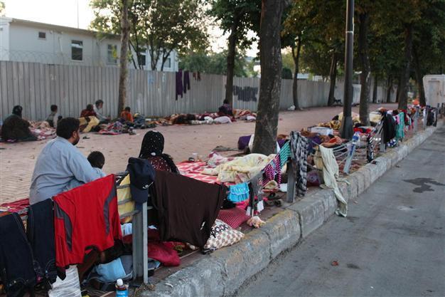 Syrian refugees hold on to life with locals’ help on Istanbul sidewalks