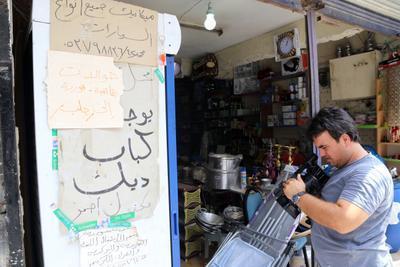 Syrian refugees hold on to life with locals’ help on Istanbul sidewalks