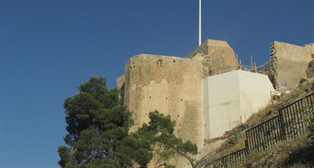 Restoration fiasco at Şanlıurfa fortress with chalk-white stone wall façade