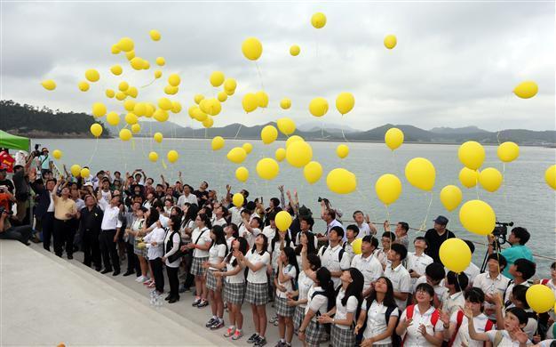 Student survivors testify in Korea ferry trial