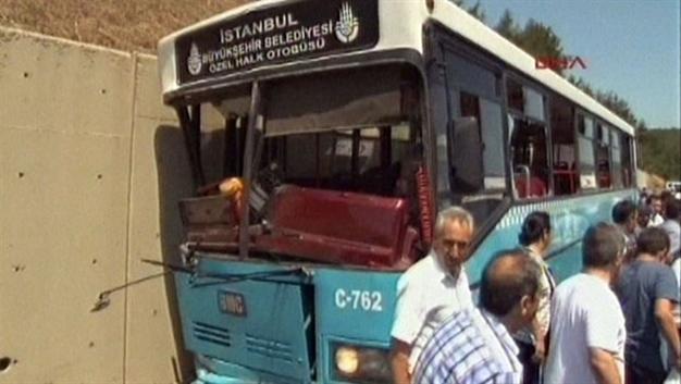 Passengers injured in public bus crash in Istanbul