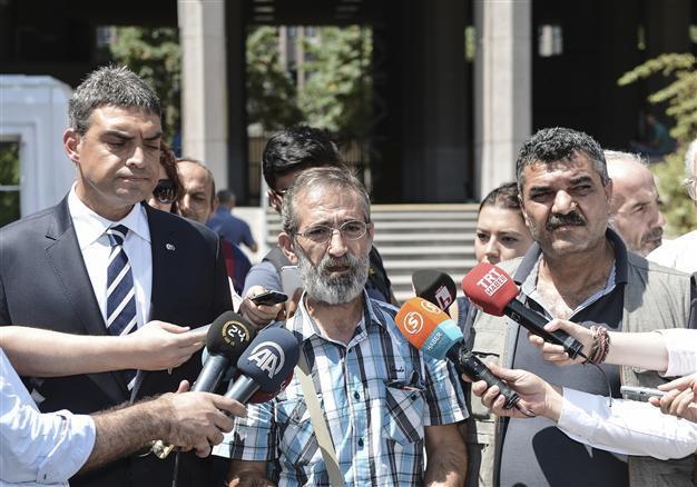 Family members of Mosul hostages file complaint against Turkish PM, foreign minister