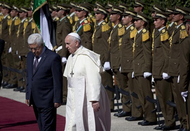 Pope: End unacceptable Israel-Palestinian conflict