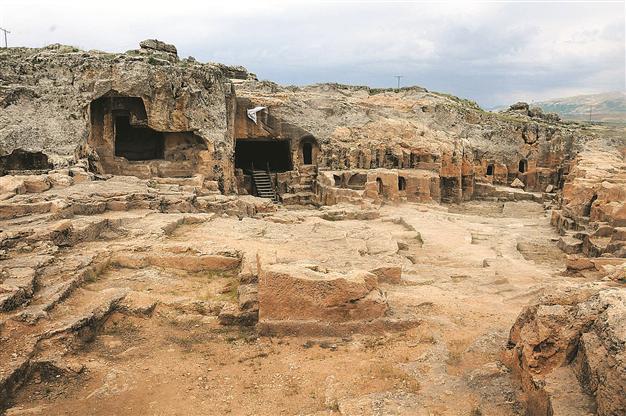 Ancient Anatolian sites abandoned to their fate
