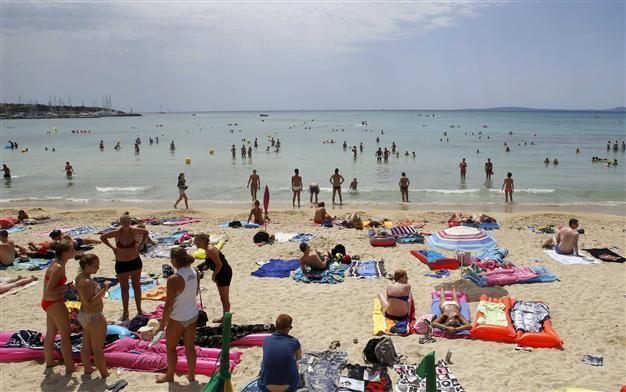 27,000 Russians stranded abroad after tour operator fails