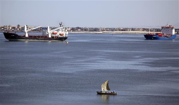 Egypt plans to dig new Suez Canal costing $4 billion