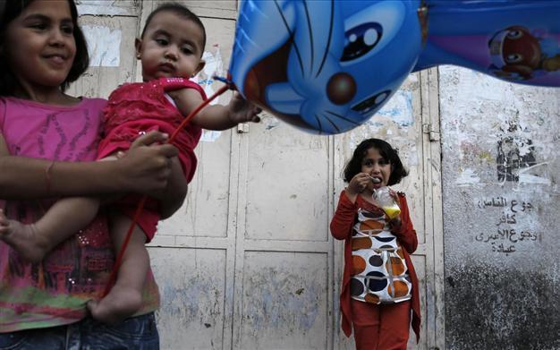 Gaza truce pushes into second day ahead of Cairo talks