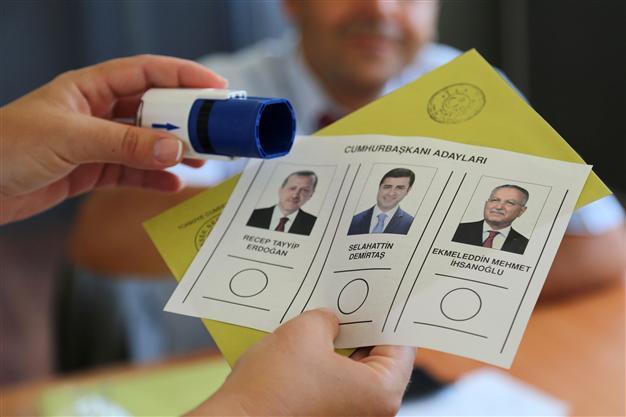 Man detained for taking photo of marked ballot