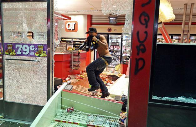 Rioting erupts after shooting death of black teen in Missouri
