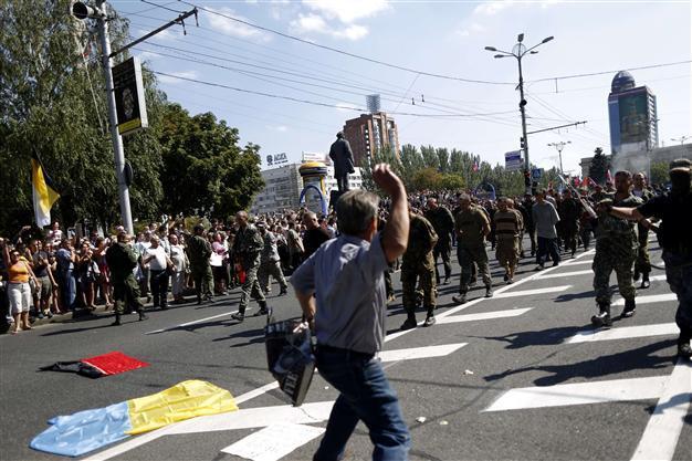 Ukraine and Russian leaders meet, after soldiers captured