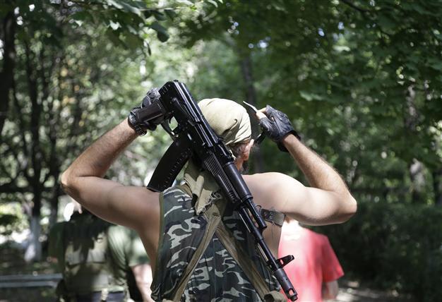 Kyiv forces push into rebel city ahead of Russia, Ukraine talks