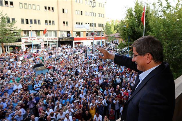 Locals greet Davutoğlu as ‘prime minister’ in Black Sea province