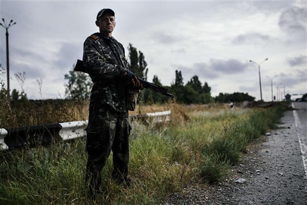 Ukraine presses offensive, claims rebel strike on refugees