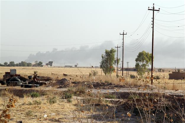 Iraq strikes jihadists as fears grow for thousands in besieged town