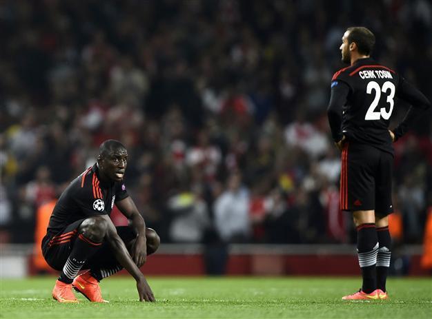 Sanchez strike ends Beşiktaş hopes, sends 10-man Arsenal through