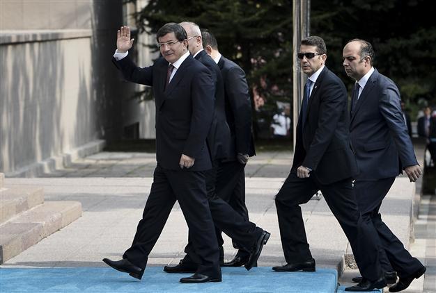 Davutoğlu keeps Erdoğan’s Cabinet with few changes