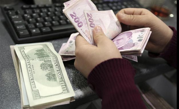 Dollar at 1.5 month high on Iraqi fears