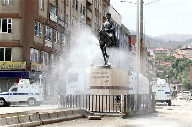 PKK statue’s removal triggers attacks on Atatürk busts in southeast