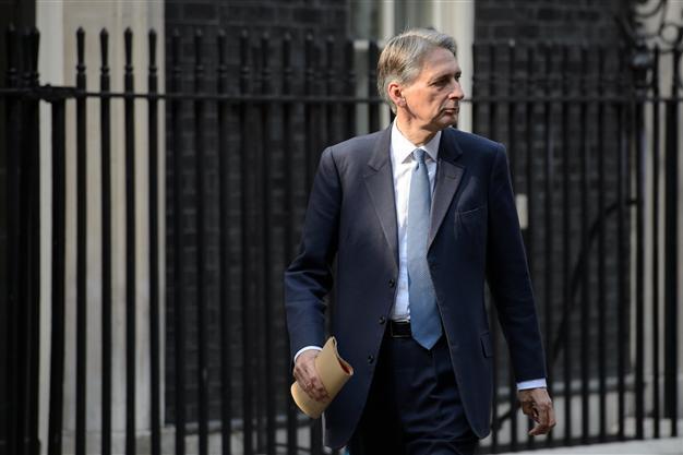 Britain says will not work with Assad to combat IS