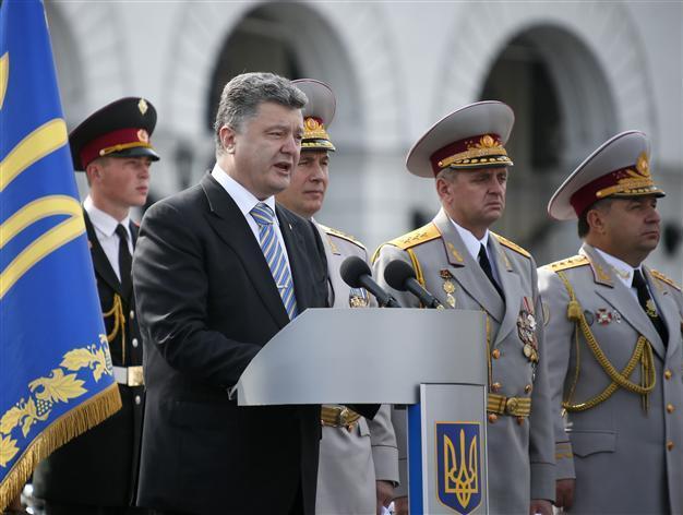 Poroshenko rallies thousands in battle for Ukraine