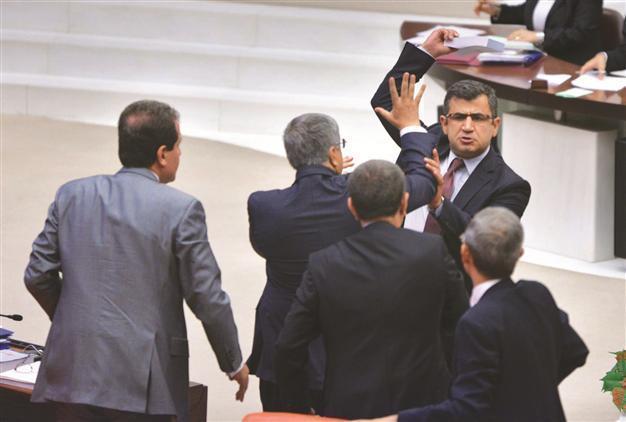 Opposition reacts against ‘nighttime raids’ of omnibus bills
