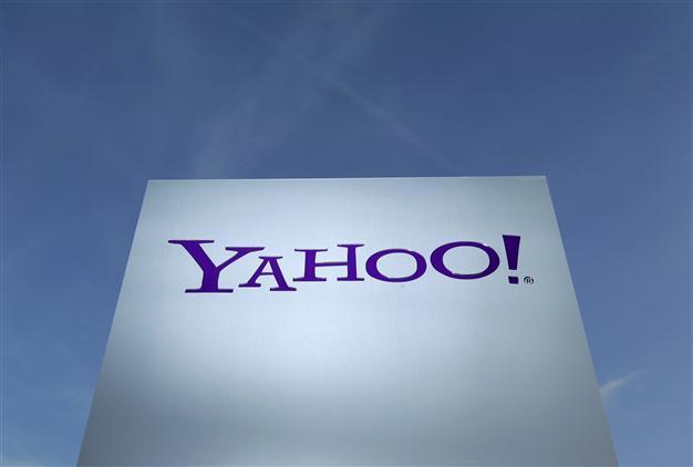 US threatened Yahoo with huge fine over surveillance