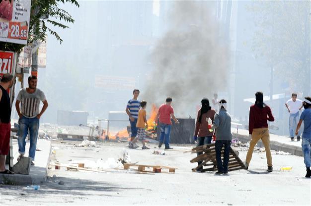 Police launch anti-terror operations in Istanbul