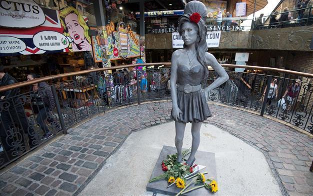 Statue of Amy Winehouse unveiled in London