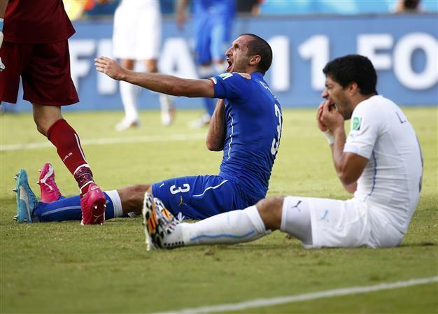 FIFA probing Suarez bite furore, lengthy ban seen