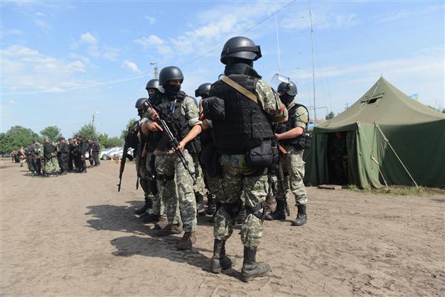 Russian lawmakers revoke right to send troops into Ukraine