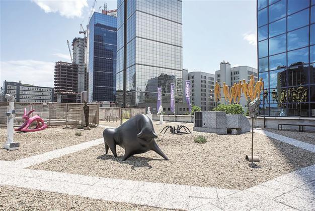 Sculptors under age of 40 on terrace exhibitions across Istanbul