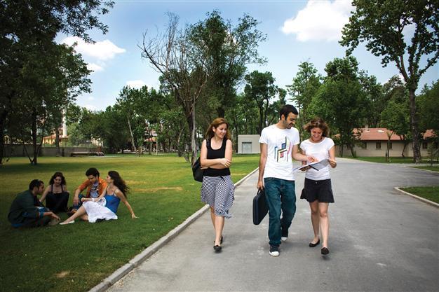 Survey indicates social media use in university classes