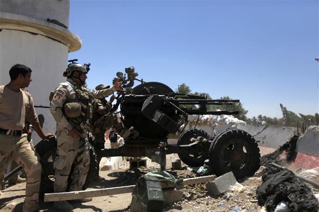 Iraqi helicopter crashes in airborne commando assault on Tikrit