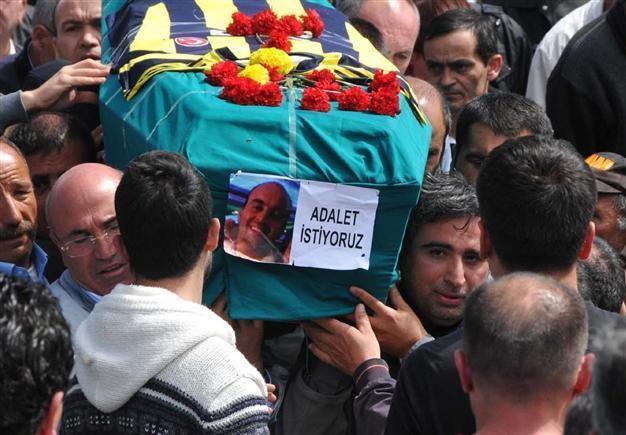 Prosecutor investigates crime scene where policeman shot Uğur Kurt