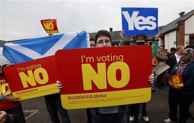 UK promises Scots more powers if they reject independence