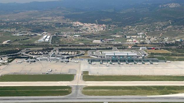 Body found by airport track, officials suspect he was stowaway