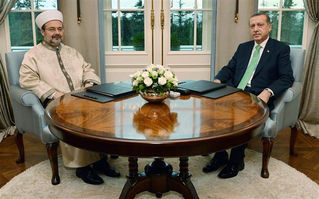 President Erdoğan attaches new honor to top religious leader