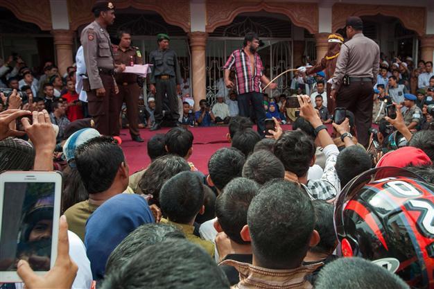 Indonesian Aceh proposes 100 lashes for gay sex