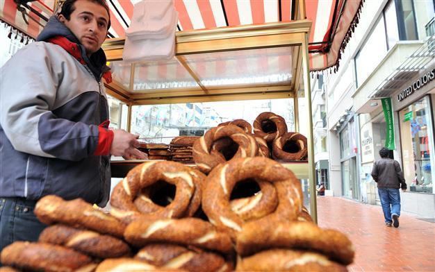Simit sellers to be back in central Istanbul, municipality says