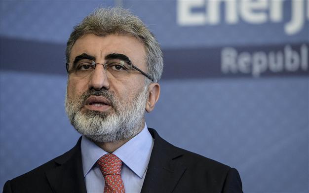 Turkish energy minister blasts accusations of oil purchase from ISIL, nuclear weapon plans