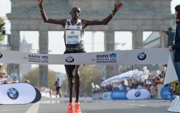 Kenyan Kimetto smashes marathon record in Berlin