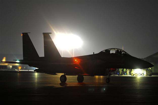 US-led raids hit jihadist oil as al-Nusra threatens reprisals