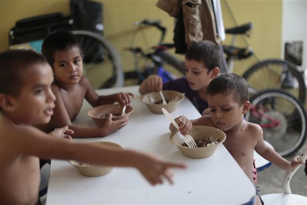 Immigrant children pose humanitarian crisis for US