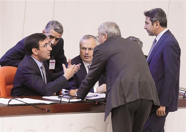 Opposition deputies react to government blackout on kidnapped Turks in Iraq