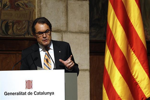Spanish court suspends Catalonia independence vote