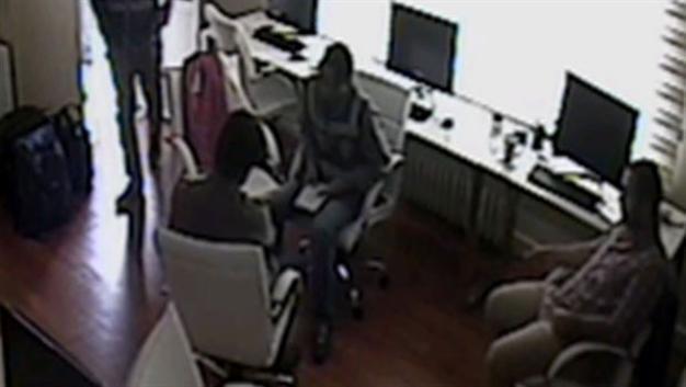 Turkish police raid critical news website